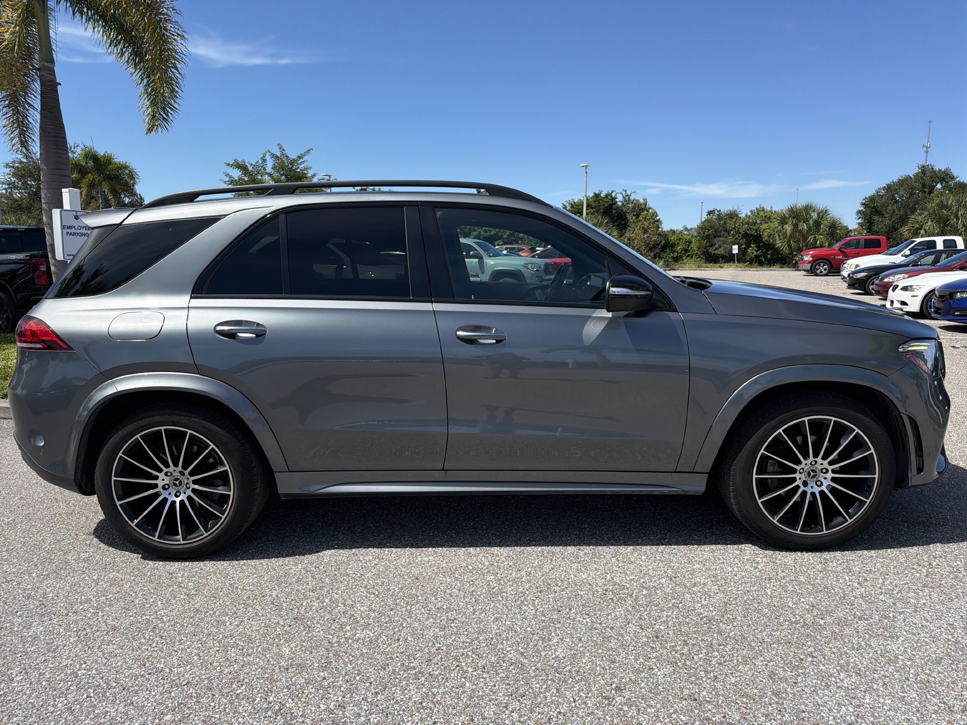 Used 2021 Mercedes-Benz GLE 350 4MATIC image 3
