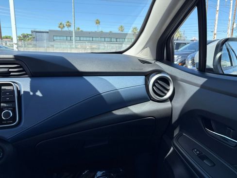 Used 2025 Nissan Versa SV FWD image 34