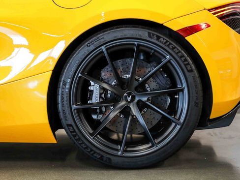 Used 2022 McLaren 720S Performance RWD image 23