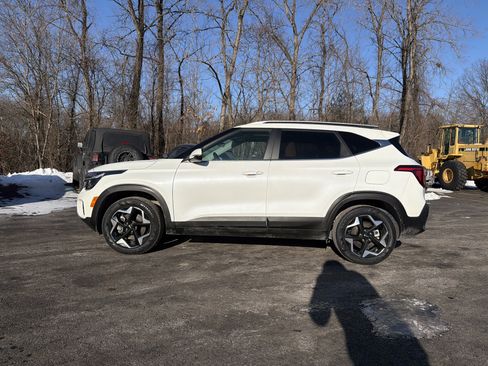 Used 2024 Kia Seltos EX image 9