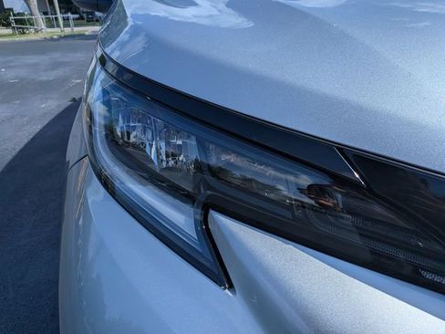 Used 2025 Toyota Sienna XSE FWD image 9