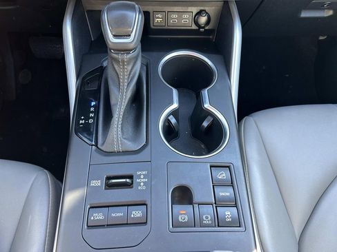 Used 2023 Toyota Highlander XLE image 29