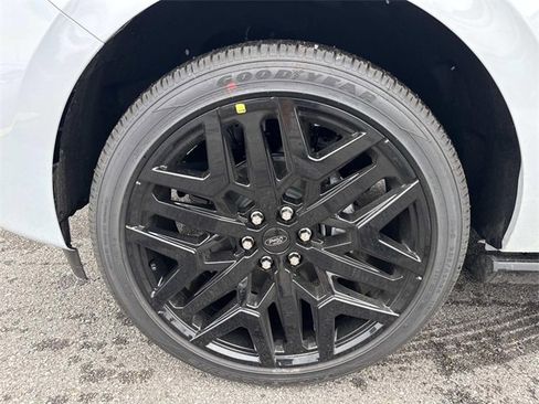 New 2026 Ford Expedition Platinum w/ Stealth Performance Package image 9