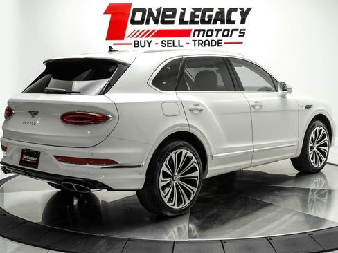 Used 2024 Bentley Bentayga AWD/4WD image 6