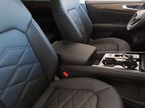 New 2025 Volkswagen Atlas SE image 27