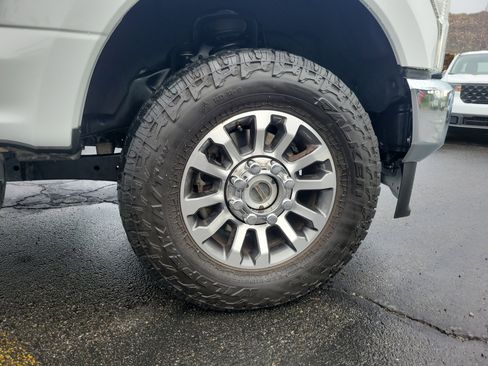 Used 2022 Ford F250 Lariat w/ Lariat Value Package image 11