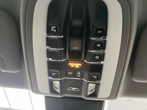 Used 2016 Porsche Panamera 4 Edition image 26