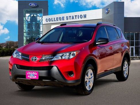 Used 2015 Toyota RAV4 LE image 2