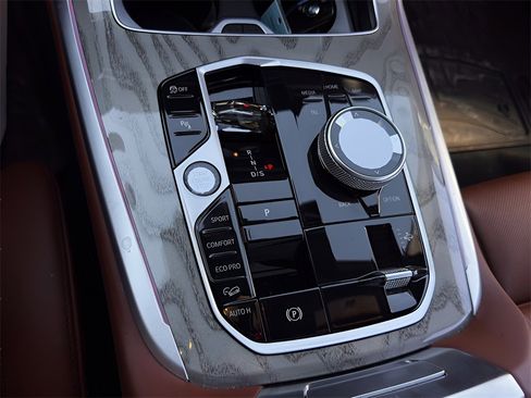 Used 2023 BMW X7 M60i w/ Executive Package image 18