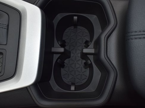 Used 2025 Toyota RAV4 XLE Premium image 18