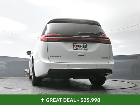 Used 2024 Chrysler Pacifica Touring-L image 58