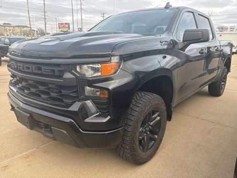 Used 2023 Chevrolet Silverado 1500 Custom Trail Boss w/ Midnight Edition image 3