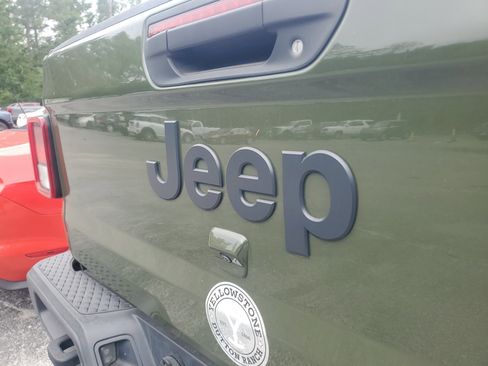 Used 2022 Jeep Gladiator Sport AWD/4WD image 6