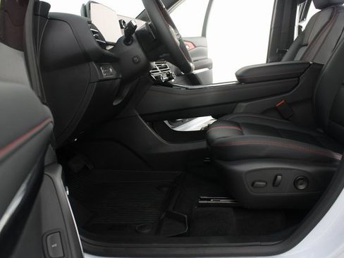 New 2026 Chevrolet Traverse RS w/ LPO, Floor Liner Package image 19