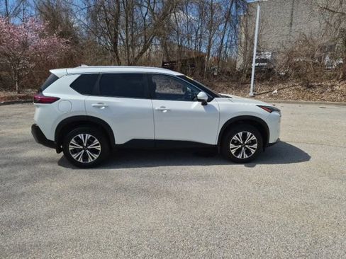 Used 2023 Nissan Rogue SV w/ SV Premium B Package image 2