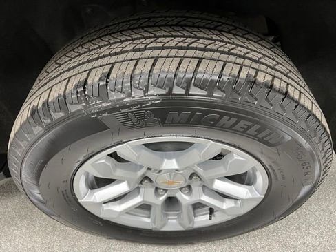 Used 2025 Chevrolet Suburban LT w/ Comfort Package image 14