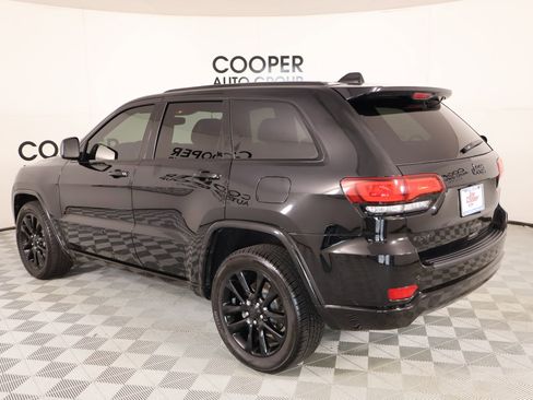 Used 2020 Jeep Grand Cherokee Altitude AWD/4WD image 23