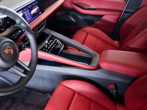 New 2026 Porsche Macan 4 Electric image 17