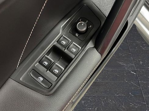 Used 2024 Volkswagen Tiguan SE AWD/4WD image 20