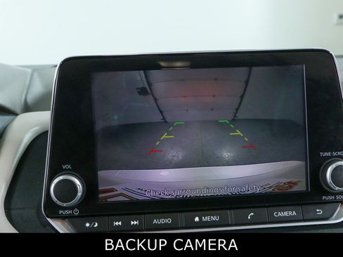 Used 2025 Nissan Rogue SV FWD image 18