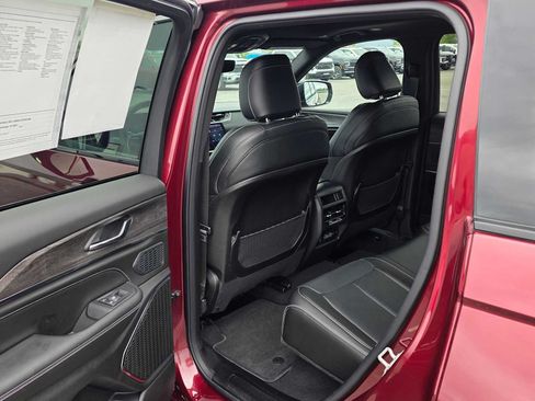 Used 2025 Jeep Grand Cherokee Overland AWD/4WD image 15
