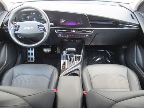 Used 2023 Kia Niro EX Touring image 2