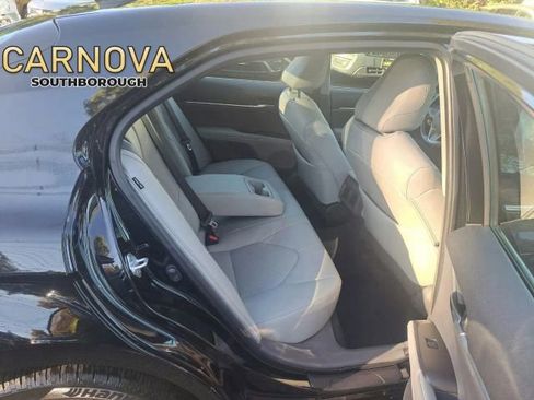 Used 2021 Toyota Camry XLE image 14