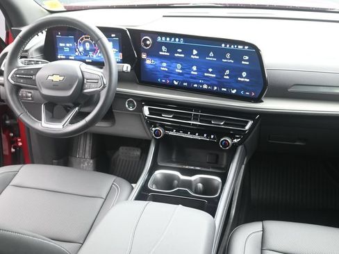 Certified 2026 Chevrolet Traverse LT w/ Driver Confidence Package AWD/4WD image 14