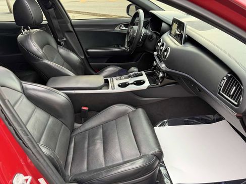 Used 2018 Kia Stinger GT2 image 18