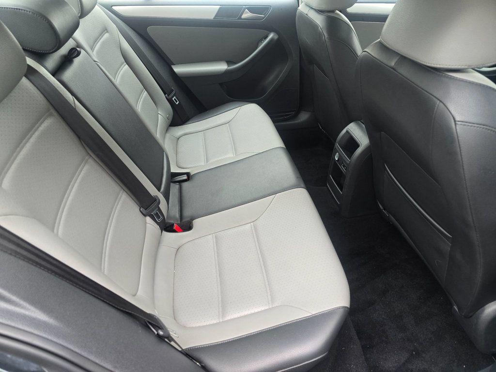 Used 2014 Volkswagen Jetta Hybrid Sedan FWD image 15