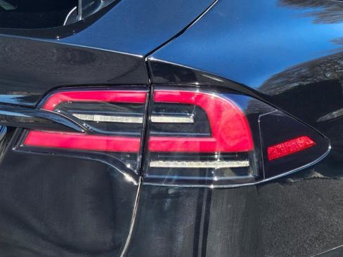 Used 2023 Tesla Model X image 28