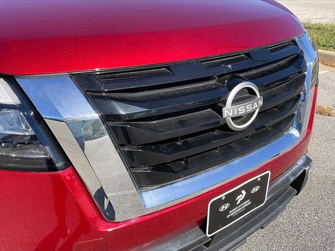 Used 2024 Nissan Pathfinder SV image 8