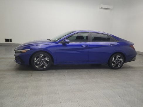 Used 2025 Hyundai Elantra SEL FWD image 2