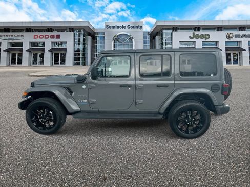 Certified 2022 Jeep Wrangler Unlimited Sahara AWD/4WD image 5