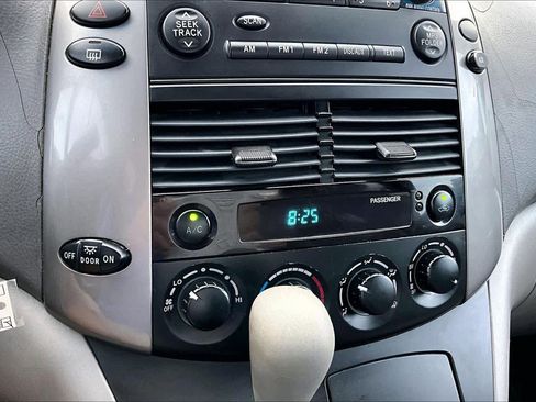 Used 2006 Toyota Sienna LE FWD image 25