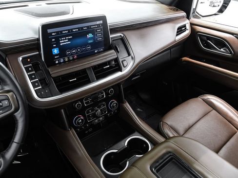 Used 2021 Chevrolet Suburban High Country RWD image 25