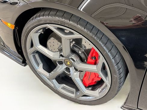 Used 2024 Lamborghini Huracan Tecnica image 28