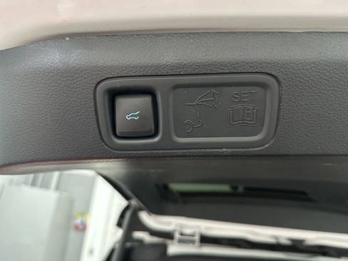 Used 2022 Ford Expedition Max XLT image 41