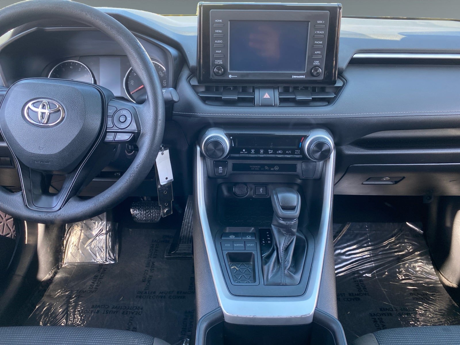 Used 2022 Toyota RAV4 LE FWD image 11