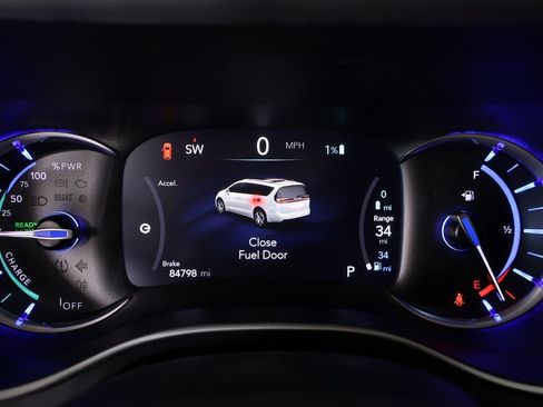 Used 2022 Chrysler Pacifica Touring-L w/ Uconnect Theater Family Group image 4