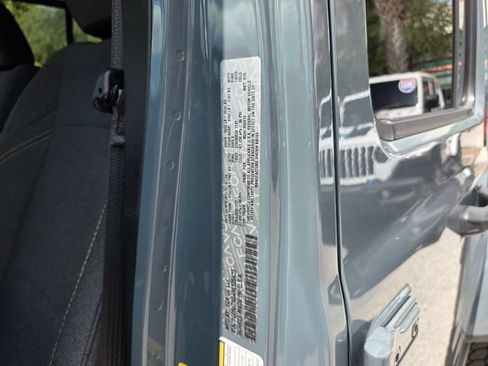 Used 2024 Jeep Gladiator Sport AWD/4WD image 19