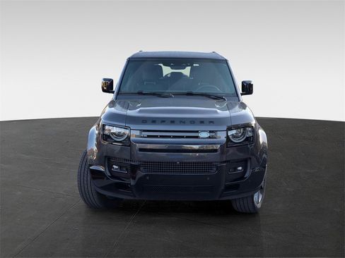 New 2025 Land Rover Defender 130 X-Dynamic SE image 2