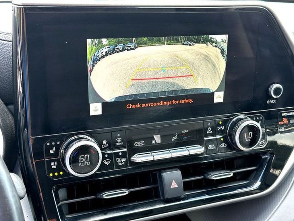 Used 2023 Toyota Highlander Limited FWD image 14