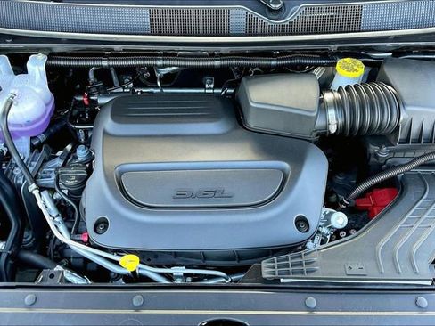 New 2026 Chrysler Pacifica Select image 11