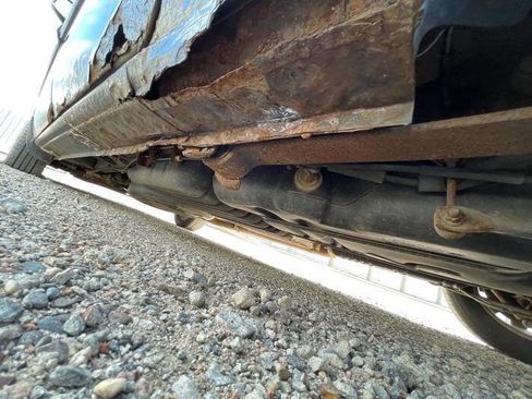 Used 2005 Chrysler Town & Country Touring FWD image 13