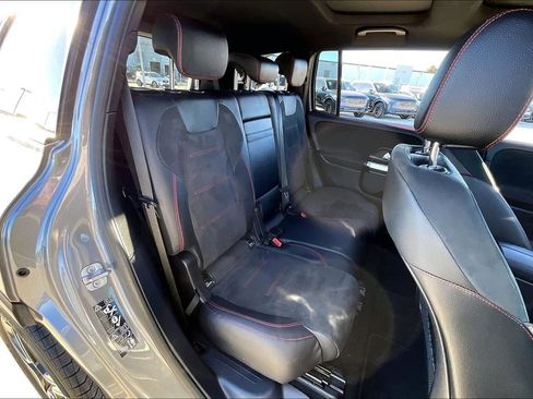 Used 2023 Mercedes-Benz GLB 250 image 34