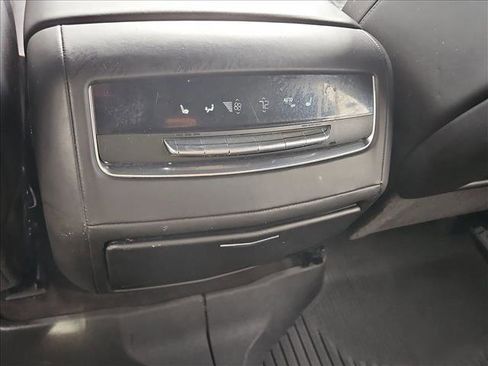 Used 2021 Cadillac Escalade Premium Luxury Platinum image 19