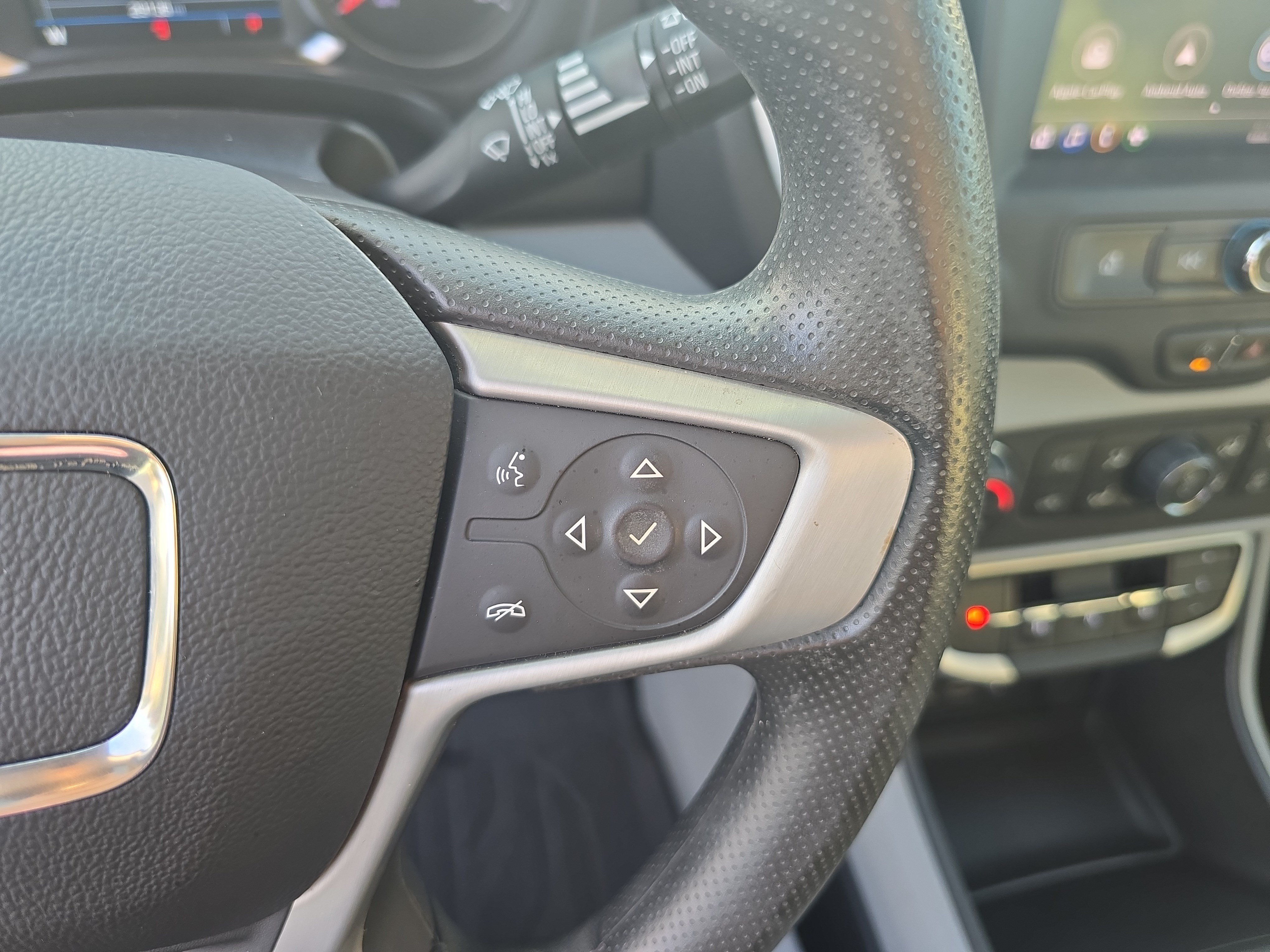 Used 2023 GMC Terrain SLE w/ Driver Convenience Package FWD image 17
