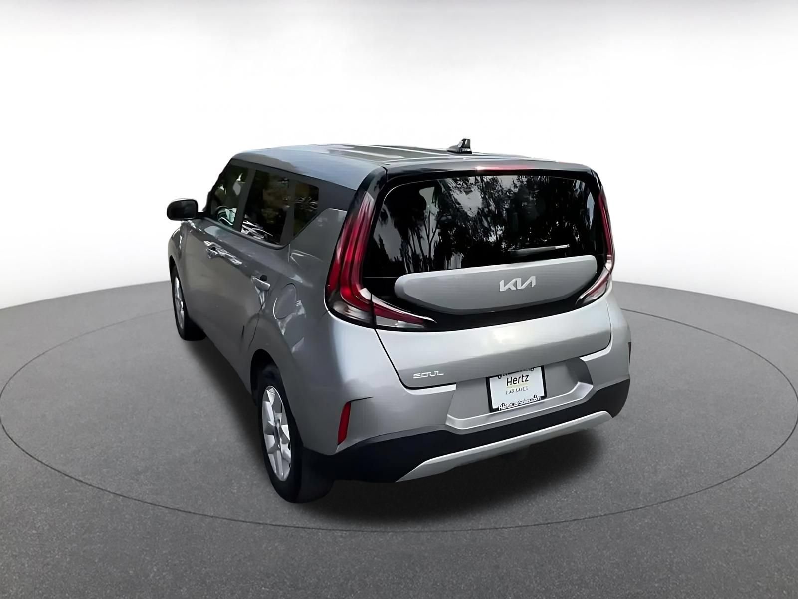 Used 2025 Kia Soul LX w/ LX Technology Package FWD image 10