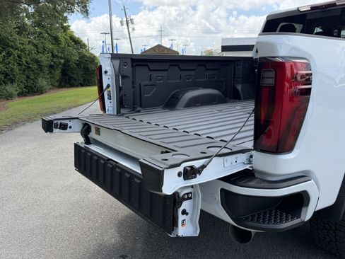 New 2026 GMC Sierra 2500 Denali w/ Denali Reserve Package AWD/4WD image 16